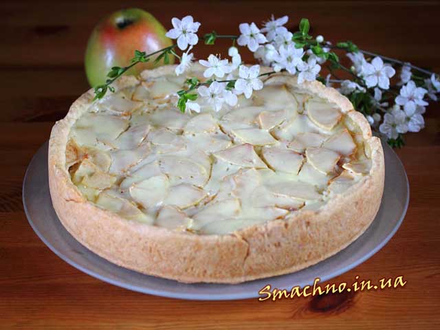 Цвєтаєвський яблучний пиріг готовий.