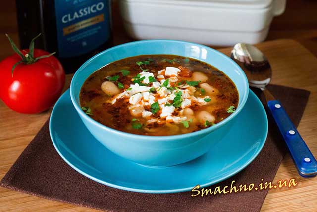 Квасолевий суп з томатами від Гордона Рамзі готовий.