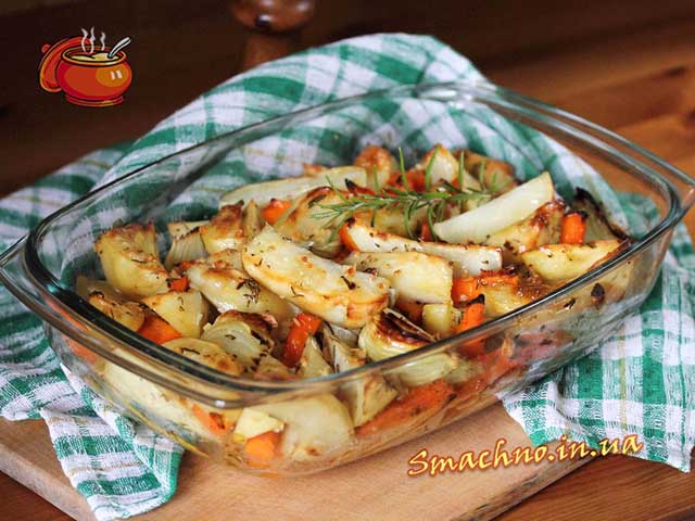 Картофель запеченный с розмарином и чесноком