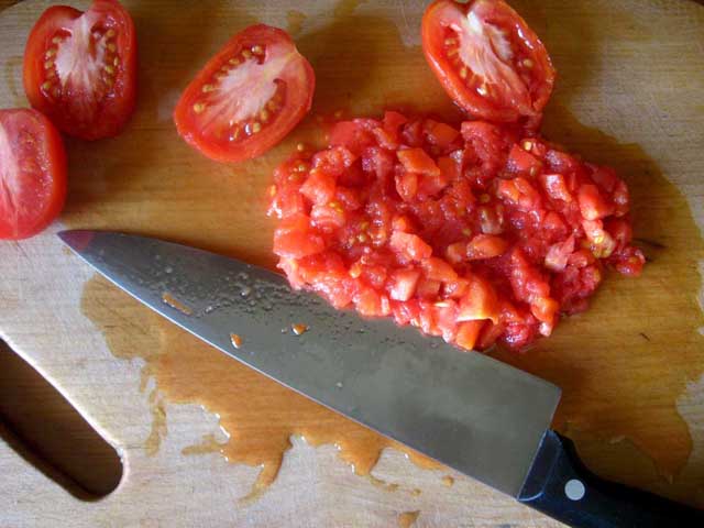 Подрібнені помідори.