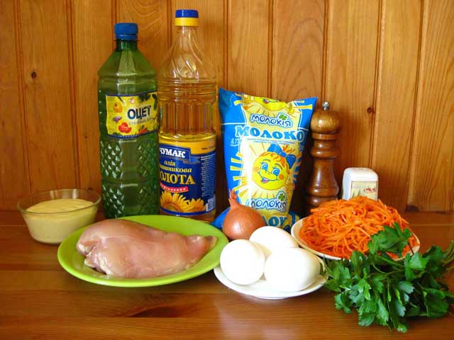 Салат из курицы, моркови по-корейски и омлета. Ингредиенты.
