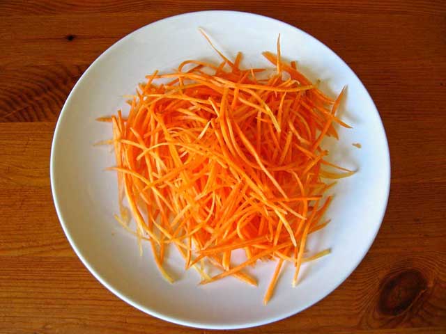 Потерта на терці морква.