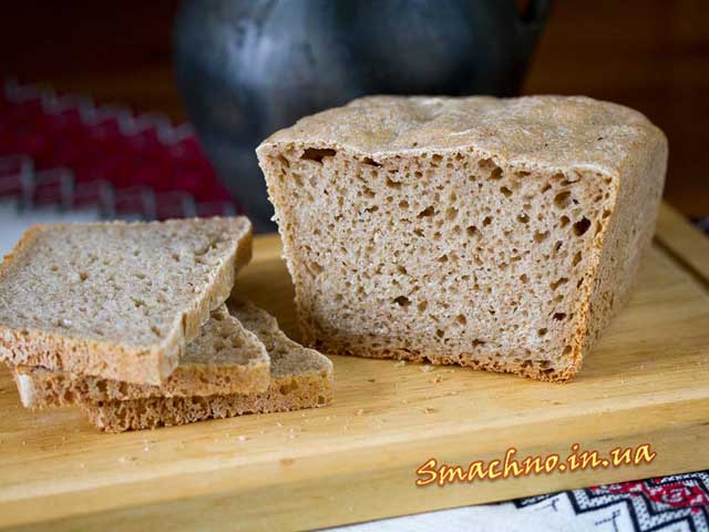 Бездрожжевой хлеб на закваске из ржаной муки готов.