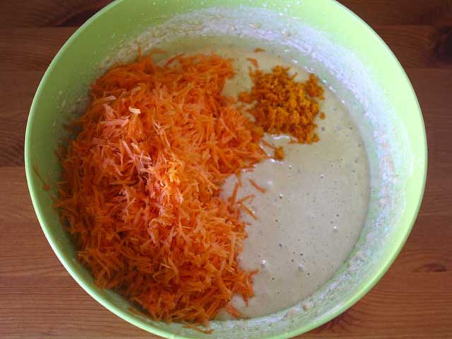 Додаємо моркву з цедрою апельсина.