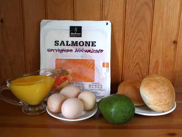 Яйца-пашот с авокадо и лососем. Ингредиенты.