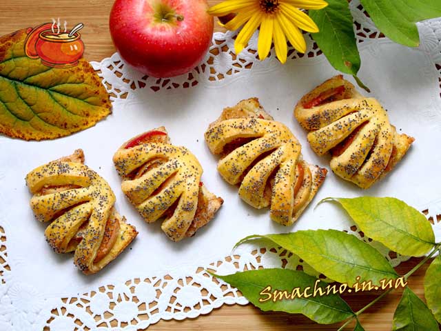 Творожное печенье с яблоками и корицей.