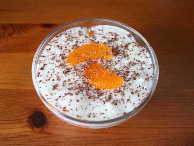 Десерт «Мандарины в белом шоколаде» готов.