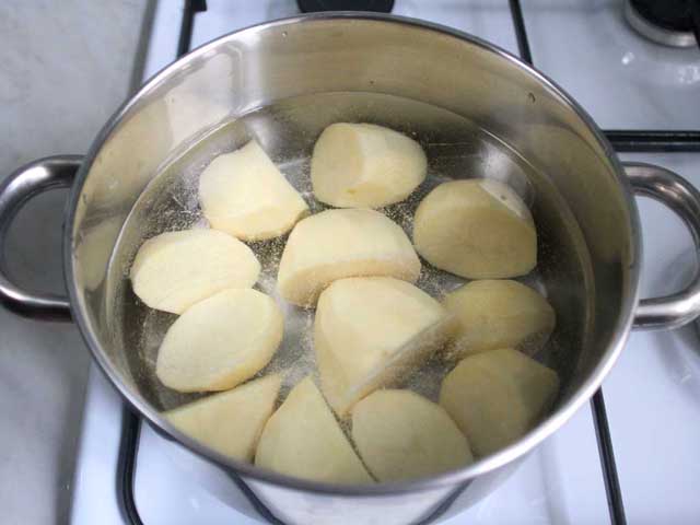 Картопля вариться.