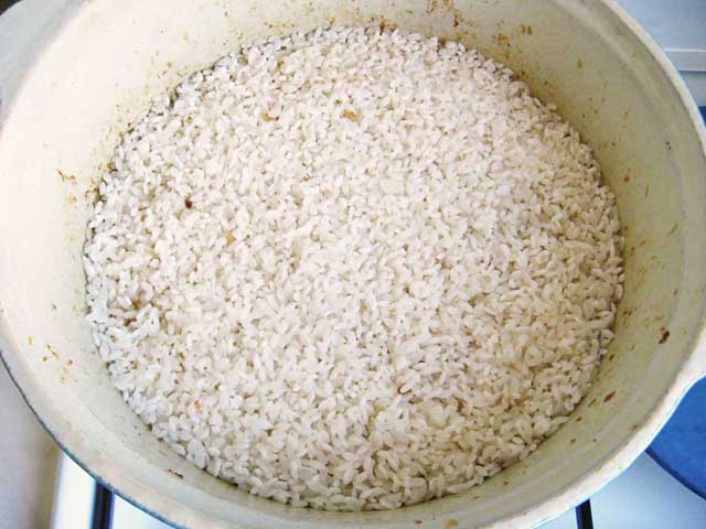 Додаємо промитий рис.