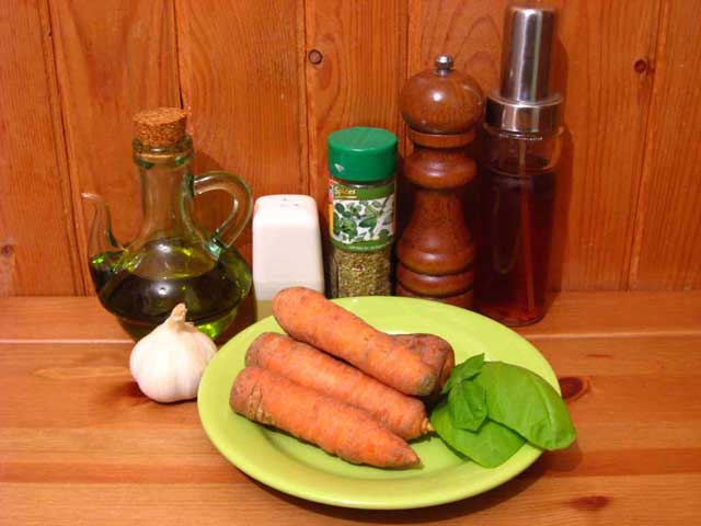Салат з вареної моркви зі спеціями.