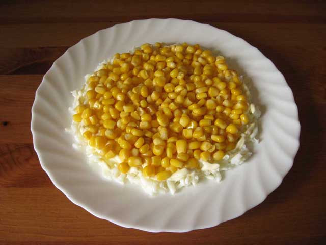 Выложенная на белок кукуруза.