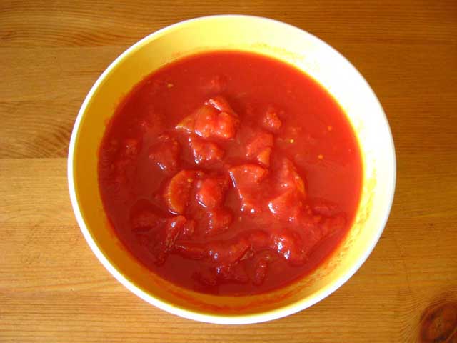 Нарізані томати.